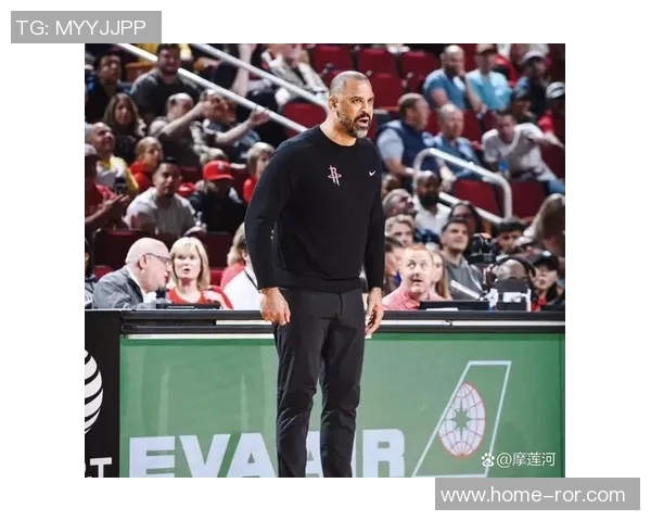 乌度卡强调年轻球员需与队友保持一致水平不会因年龄小而放宽要求