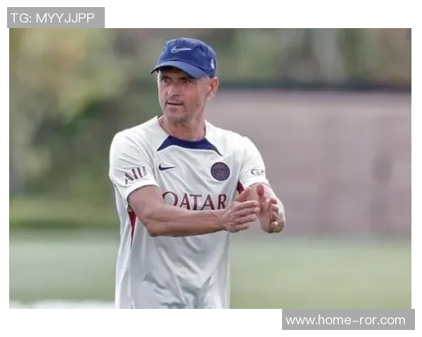 恩里克执教巴黎迎来百场胜利俱乐部官方海报热烈祝贺